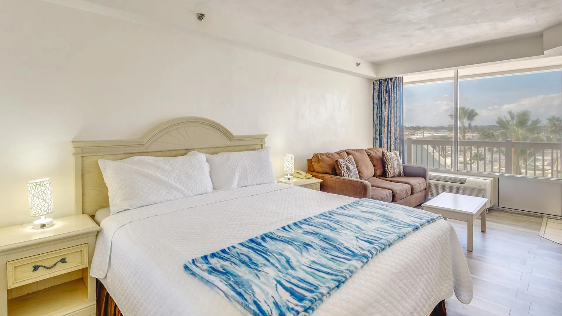 Daytona Beach Condo With Beach Access! 0*, Дейтона-Бич